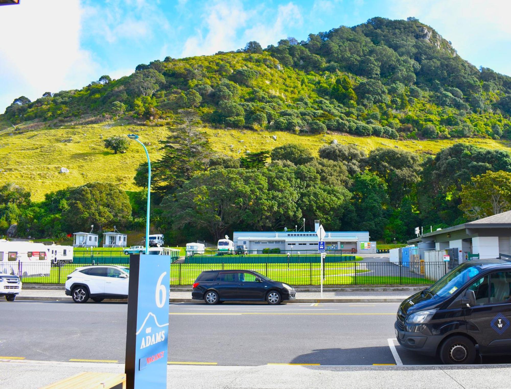 6 On Adams Mount Maunganui Exterior foto